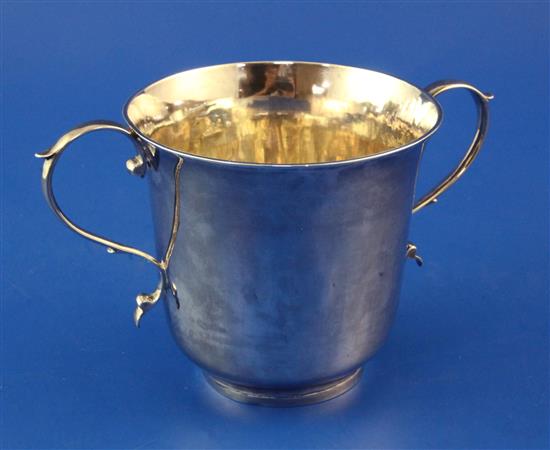 A George II silver porringer, 6.5 oz.